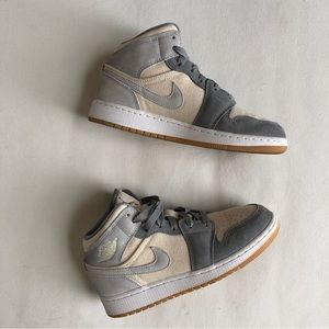 Nike Air Jordan 1 Mid Coconut Milk / Particle Grey Size 4